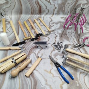 25 Pc Jewelry Making Metalworking Tool Kit - Texturing Hammers, Pliers, Anvil