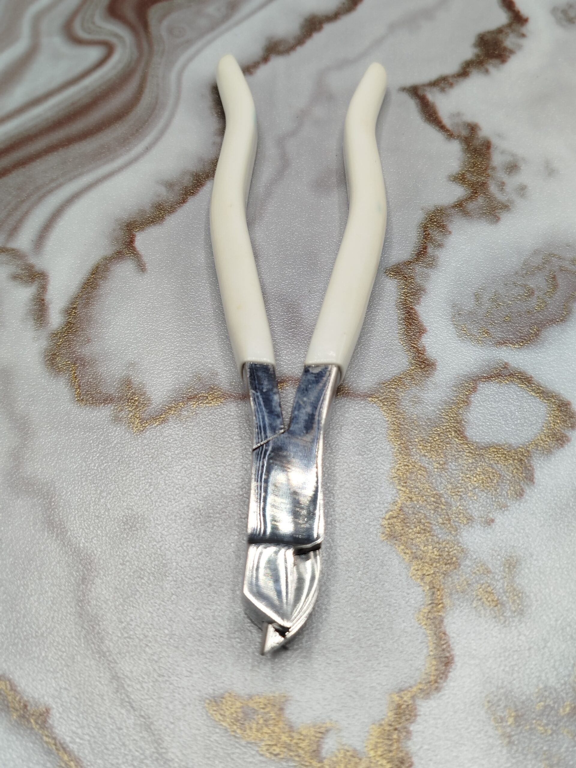 Professional End Cutting Pliers Precision Nipper with White Cushion Grips - Image 6